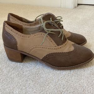 Brown Oxford heels